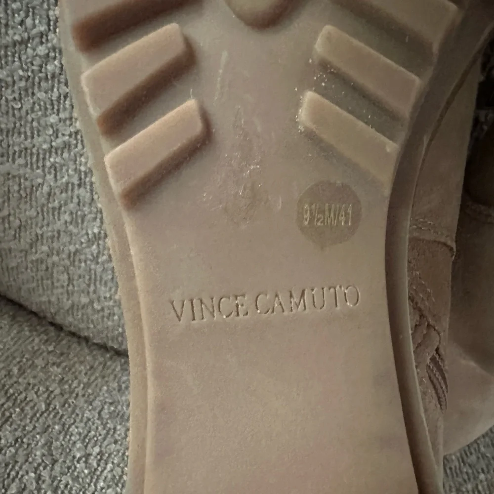 Vince Camuto Dustelie boots size 9.5‎